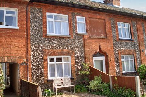 2 bedroom terraced house to rent, New Street, Holt NR25