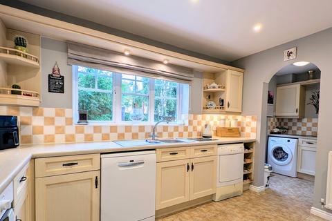 14 Epsom Close, Dosthill, Tamworth, B77 1QT