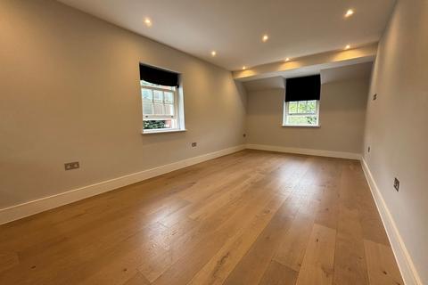 2 bedroom flat to rent, Primrose Hill, Brentwood, Essex, CM14