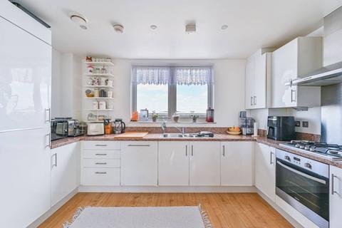 2 bedroom flat for sale, Hogarth Crescent, Croydon, CR0