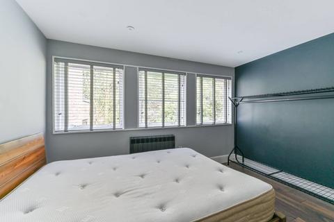 1 bedroom flat for sale, Dell House, Purley, South Croydon, CR2