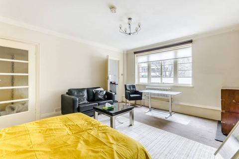 Studio to rent, Tavistock Court, Bloomsbury, London, WC1H