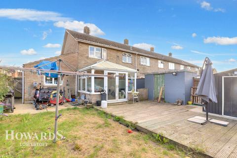 3 bedroom end of terrace house for sale, Godetia Court, Lowestoft
