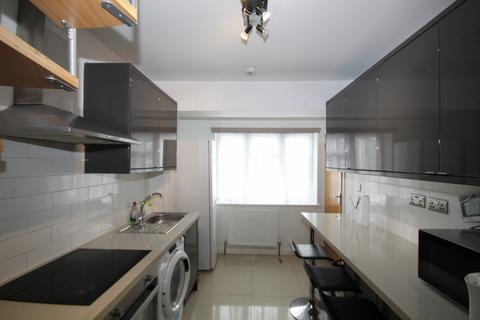 Studio to rent, Malvern Avenue, Harrow, Middlesex, HA2