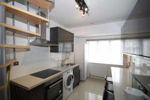 Studio to rent, Malvern Avenue, Harrow, Middlesex, HA2