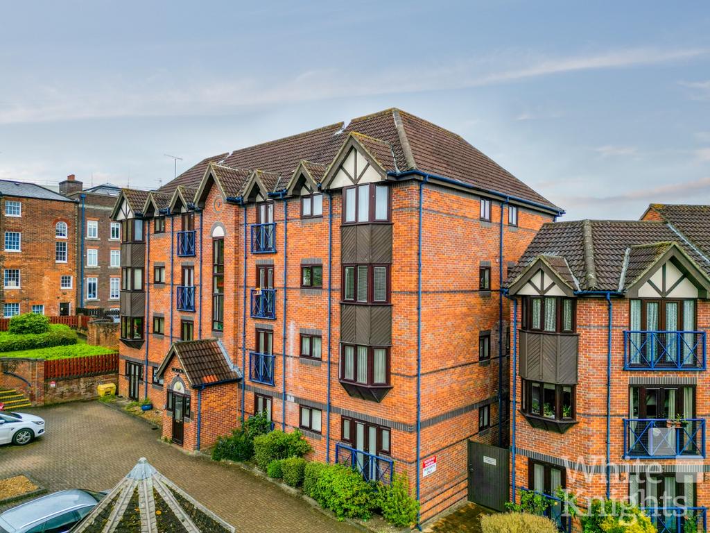 Talbot Court, Reading RG1 2 bed apartment for sale £100,000