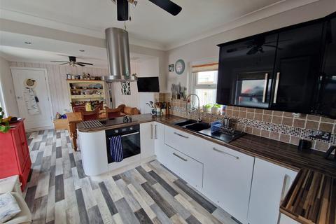4 bedroom end of terrace house for sale, Victoria Road, Exmouth, EX8 1DR