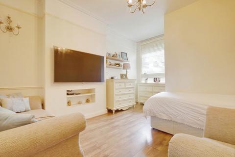 4 bedroom semi-detached house for sale, York Road, Southend-on-sea, SS1