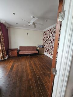 4 bedroom terraced house to rent, Bengal Road, Ilford, IG1