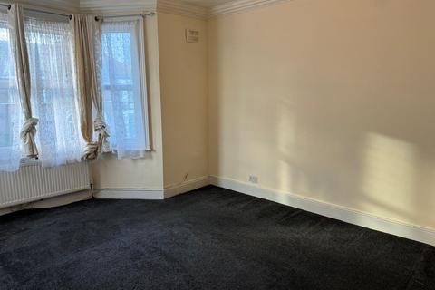 4 bedroom terraced house to rent, Bengal Road, Ilford, IG1