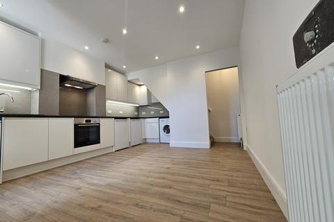 2 bedroom flat to rent, East Barnet Road, Barnet, EN4