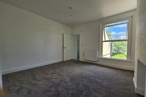 2 bedroom flat to rent, East Barnet Road, Barnet, EN4