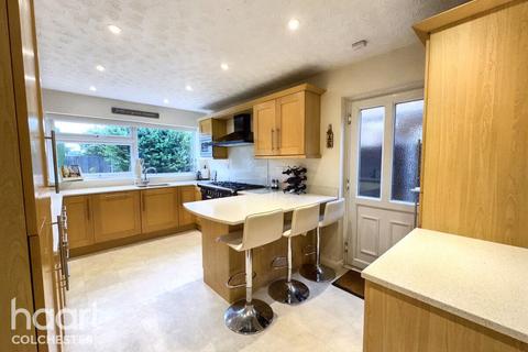 4 bedroom detached house for sale, Marlowe Way, Colchester