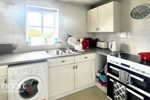 2 bedroom apartment for sale, Coalmans Way, SLOUGH