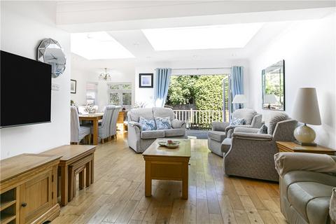 45 Hazel Close, Twickenham, TW2 7NS