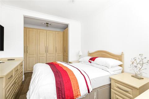 45 Hazel Close, Twickenham, TW2 7NS