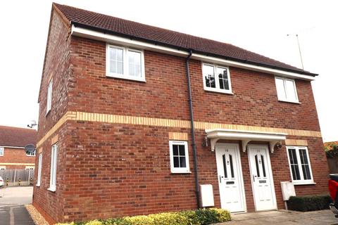 2 bedroom maisonette to rent, Mossmans Close, Bletchley