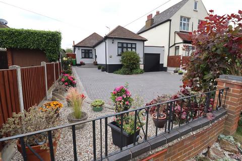 2 bedroom detached bungalow for sale, Eastwood Road, Rayleigh, SS6