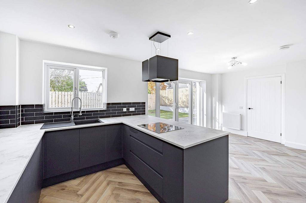 Kitchen/Dining Area