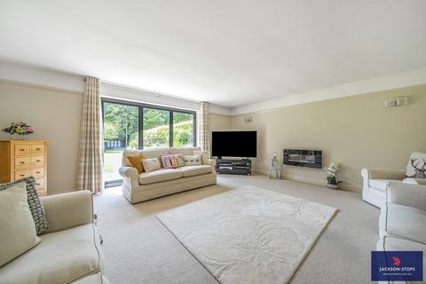 4 bedroom detached house for sale, The Avenue, Dunstable, Bedfordshire, LU6