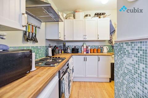 3 bedroom flat to rent, Lant Street, London SE1