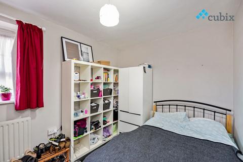 3 bedroom flat to rent, Lant Street, London SE1