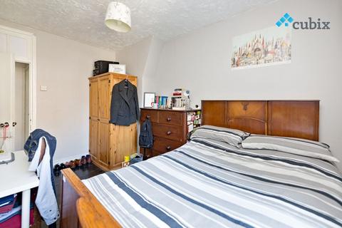 3 bedroom flat to rent, Lant Street, London SE1