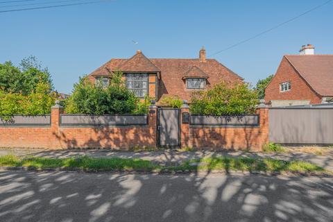 5 bedroom detached house to rent, Oval Way, Gerrards Cross, Buckinghamshire, SL9