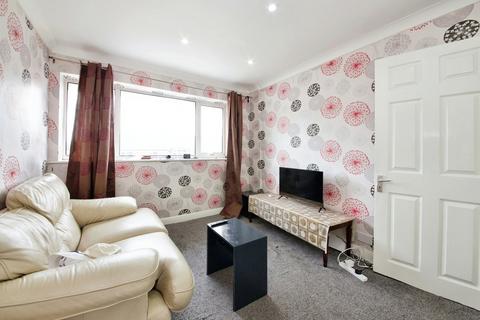 2 bedroom flat for sale, Toft Avenue, Grays RM17