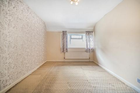 21 Frays Waye, Uxbridge, UB8 2RJ