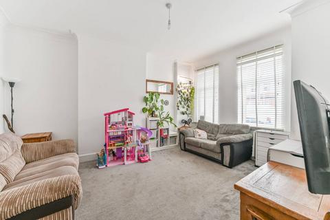 3 bedroom house to rent, Silverleigh Road, Mitcham, Thornton Heath, CR7