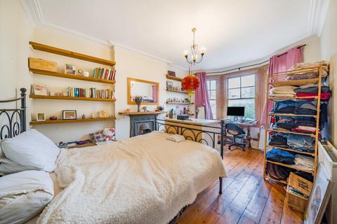 3 bedroom flat for sale, Aristotle Road, Clapham