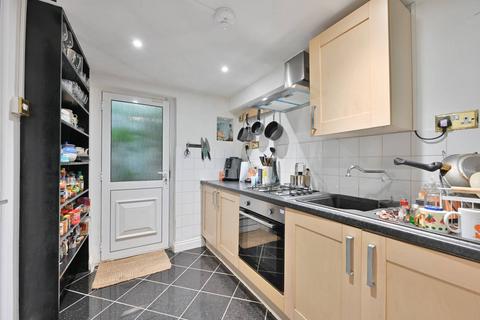 2 bedroom flat to rent, Camberwell Grove, Denmark Hill, London, SE5