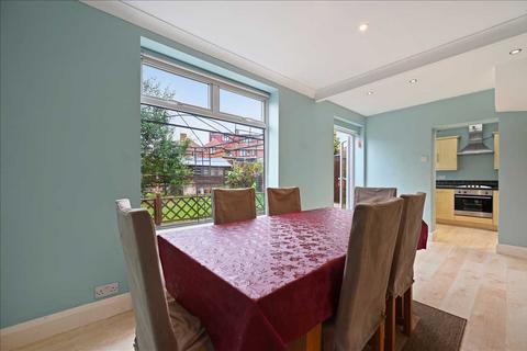 3 bedroom terraced house to rent, Whitby Road, Sutton