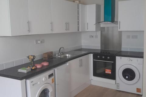 2 bedroom flat to rent, Lewisham Way, London SE14