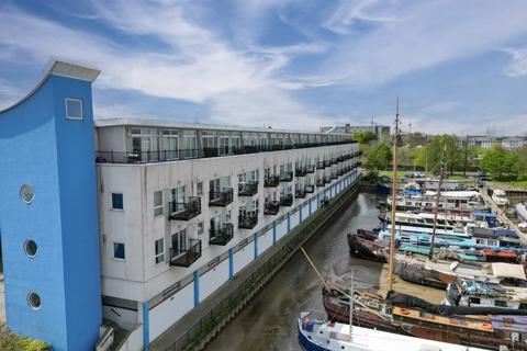 1 bedroom apartment for sale, Canal Road, Gravesend, Kent, DA12