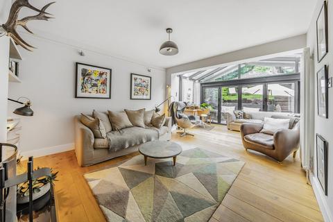 76 Manor Way, Guildford, GU2 7RR