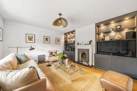 76 Manor Way, Guildford, GU2 7RR