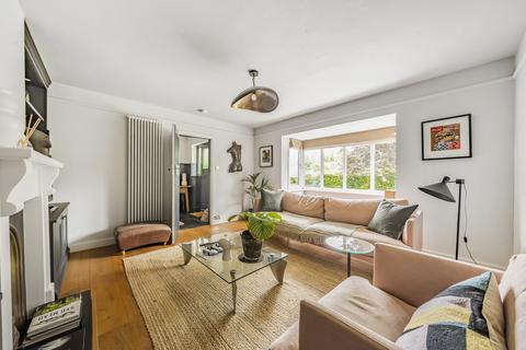 76 Manor Way, Guildford, GU2 7RR
