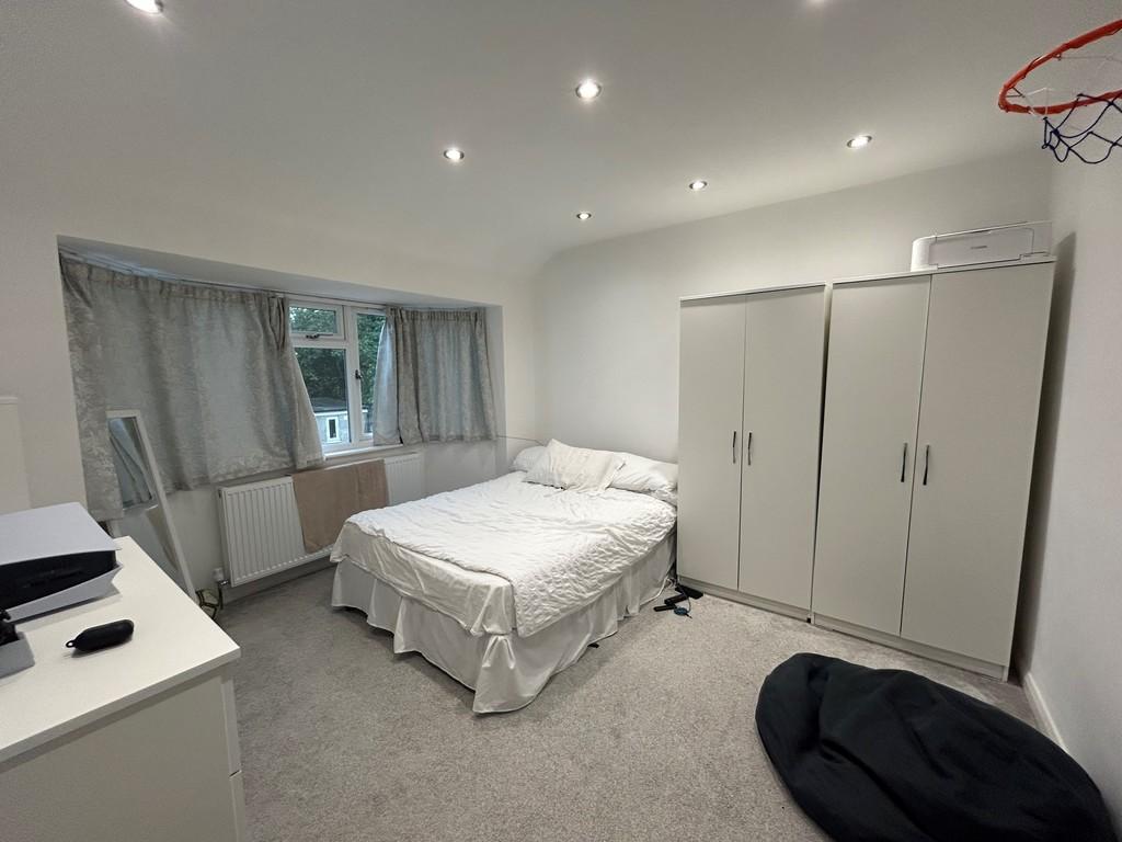 Hillsidebedroom2
