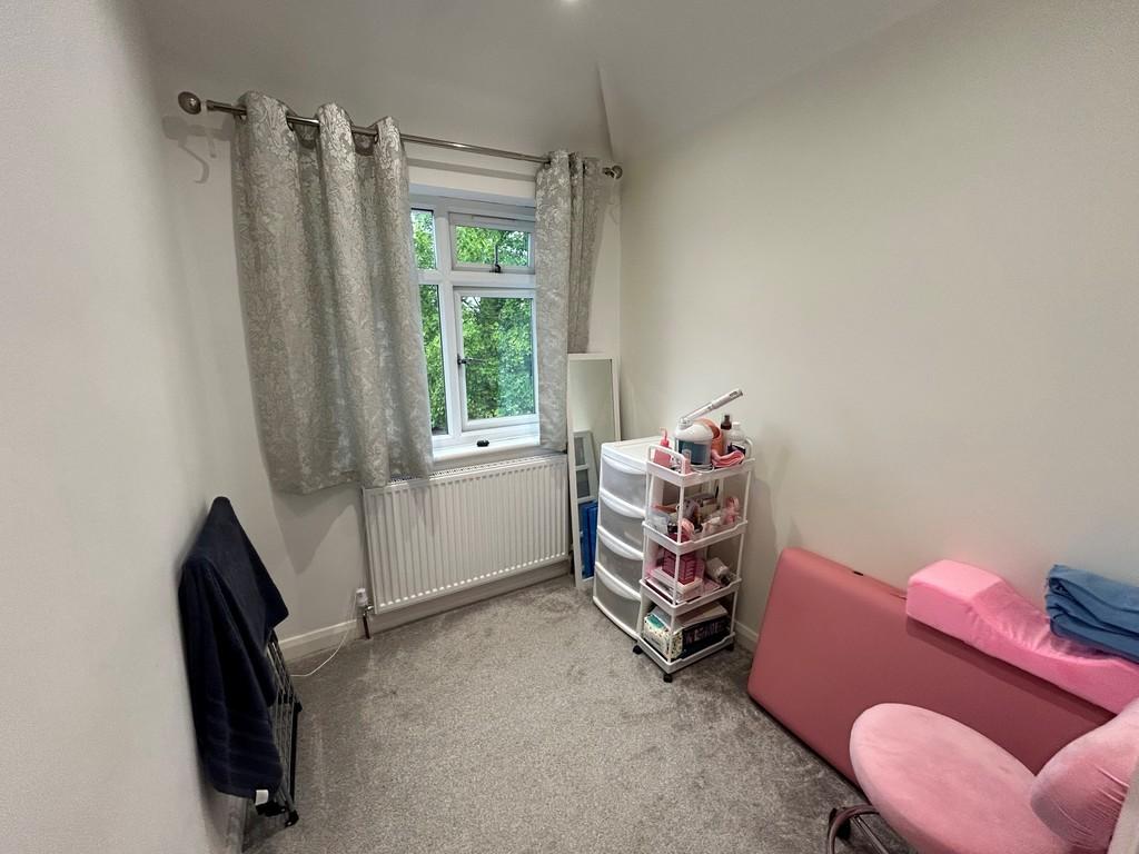 Hillsidebedroom3