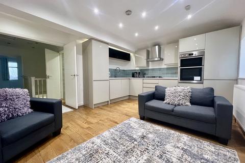 3 bedroom apartment to rent, Hillside Crescent, Harrow HA2