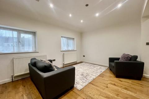 3 bedroom apartment to rent, Hillside Crescent, Harrow HA2