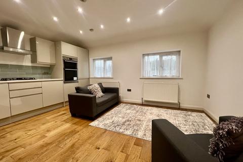 3 bedroom apartment to rent, Hillside Crescent, Harrow HA2