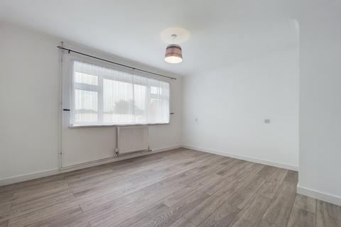 2 bedroom flat to rent, Cheriton High Street, Folkestone