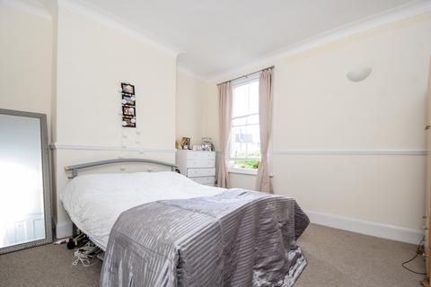 4 bedroom flat to rent, Bishops Road Fulham SW6