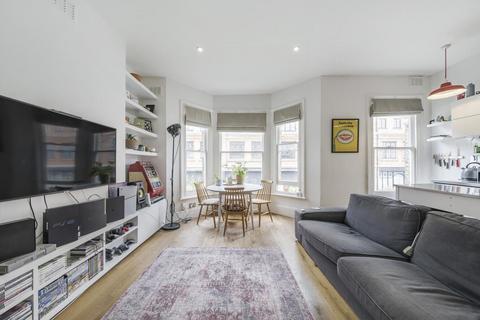 Flat 2, 11 Ilminster Gardens, London, SW11 1PJ