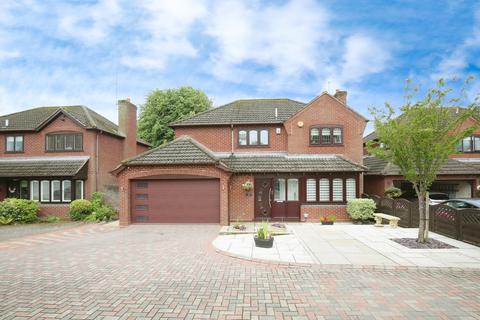 4 bedroom detached house for sale, Oakfield Gardens, Atherstone
