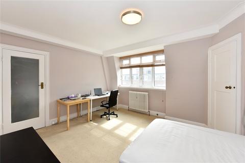 Studio to rent, Chatsworth Court, Earls Court W8