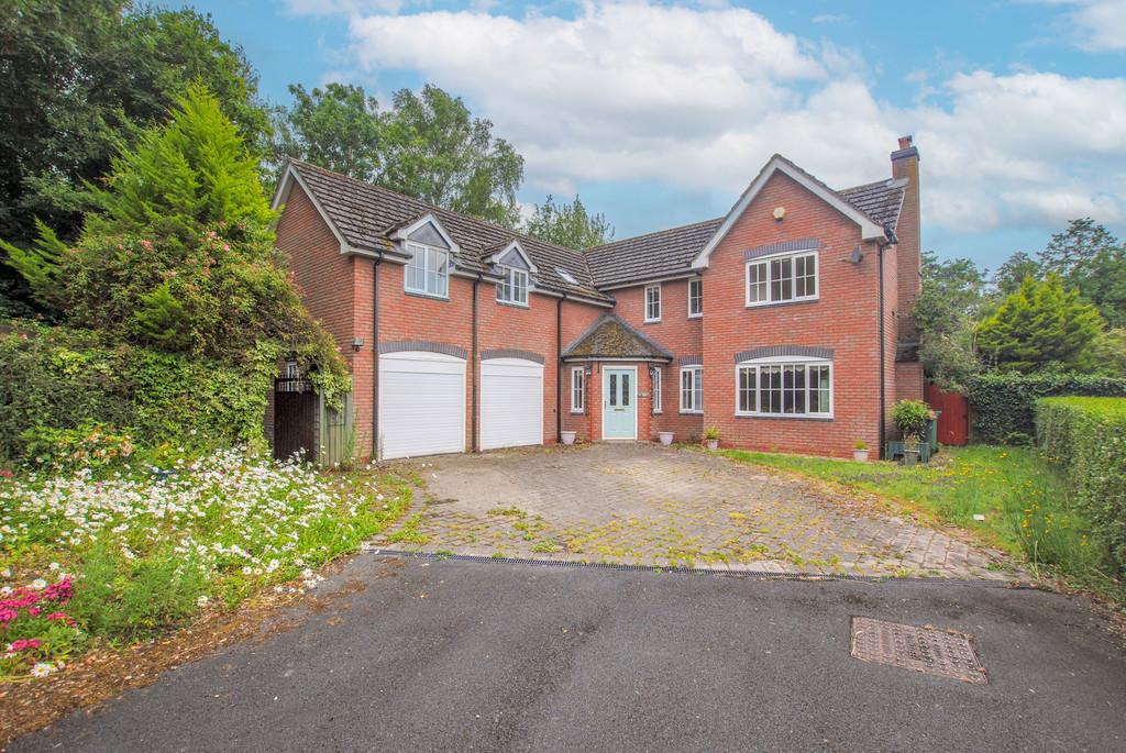 Tee Lake Boulevard, Shawbirch, TF1 3QH 5 bed detached house for sale